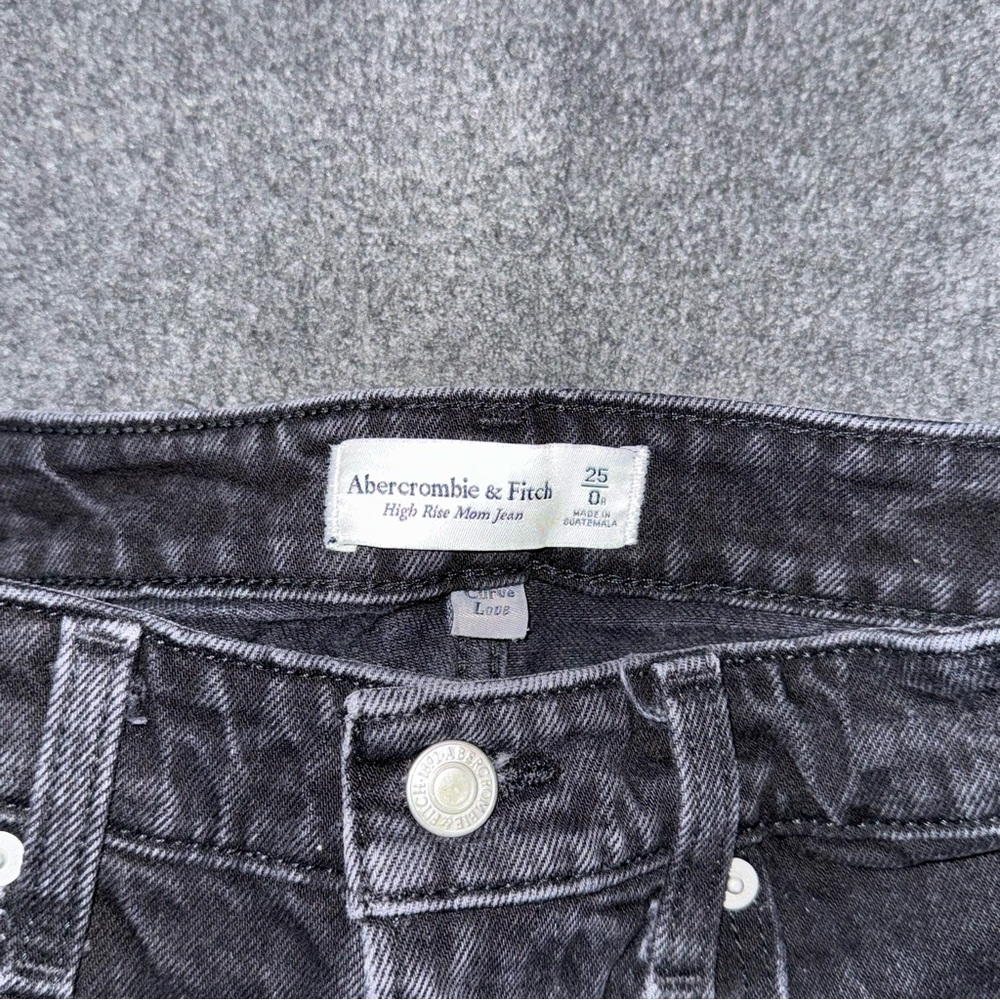 Abercrombie & Fitch Curve Love High Rise Mom Jeans Black Distressed 25 / 0 Fray - Picture 9 of 10